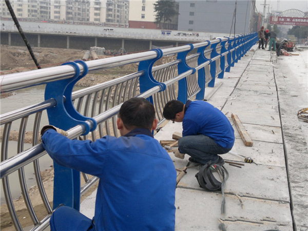 景德镇不锈钢河道护栏的特性及其在城市景观中的应用