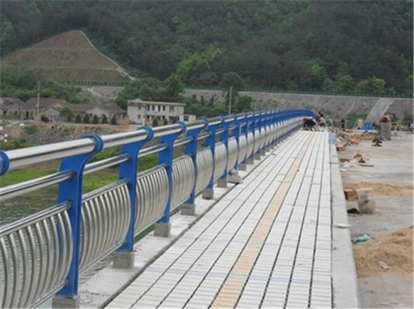 景德镇不锈钢桥梁护栏是一种什么材质的护栏